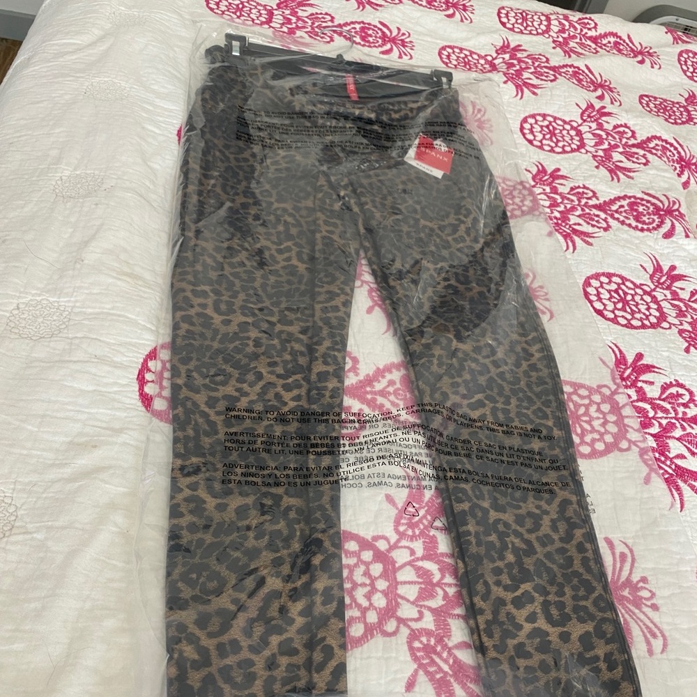 New size large petite Leopard spanx leggings